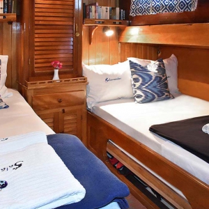 Dark blue full cabin