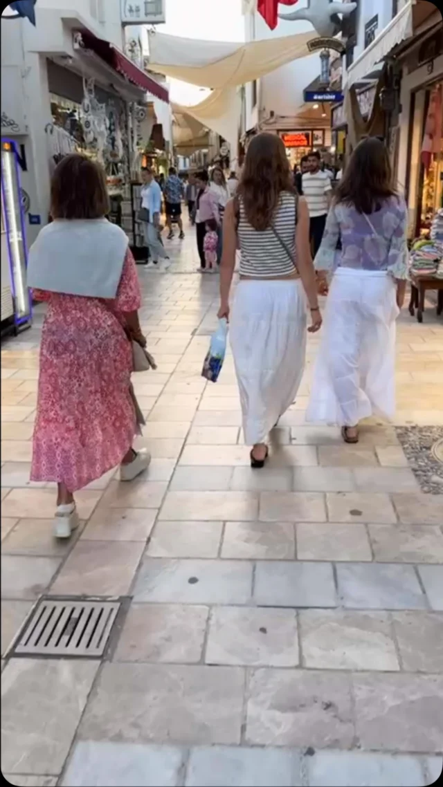 Let’s go Shopping in Bodrum 🇹🇷 🧿 #markets #bazaar #bodrumshopping #turkishdelight #explorebodrum #marketfinds #handmadeturkey #travelturkey #turkishriviera #coastalliving #bodrumadventures #salamandervoyages #thesalamanderexperience