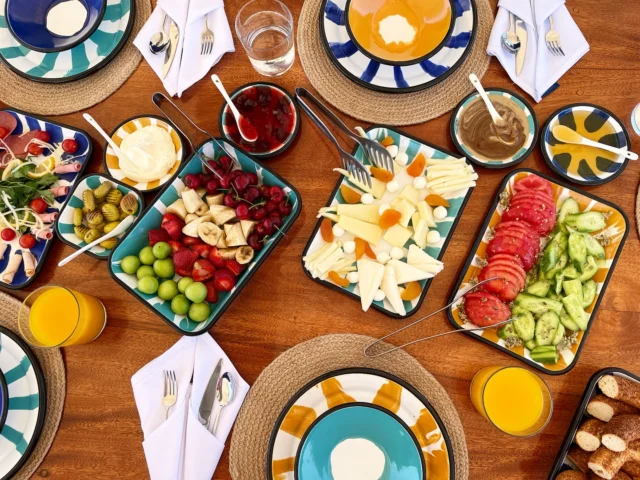We are all about a yummy breakfast to fuel our days of swimming, exploring, watersports and much more! 🍳 🍉 🥞 🥨 @salamandervoyages What would you choose? Luckily we offer both on board!
